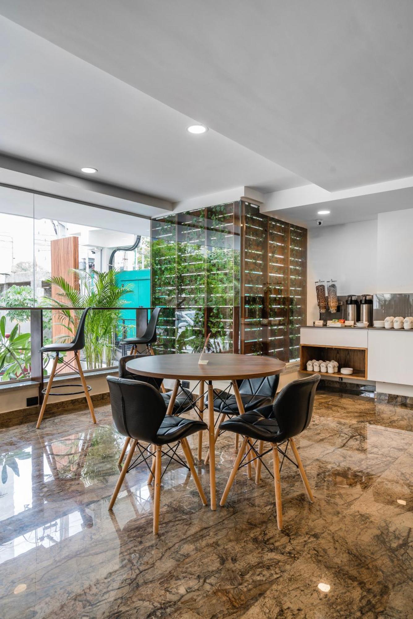 Skyla Studios & Suites - Hitech City Haiderabad Buitenkant foto