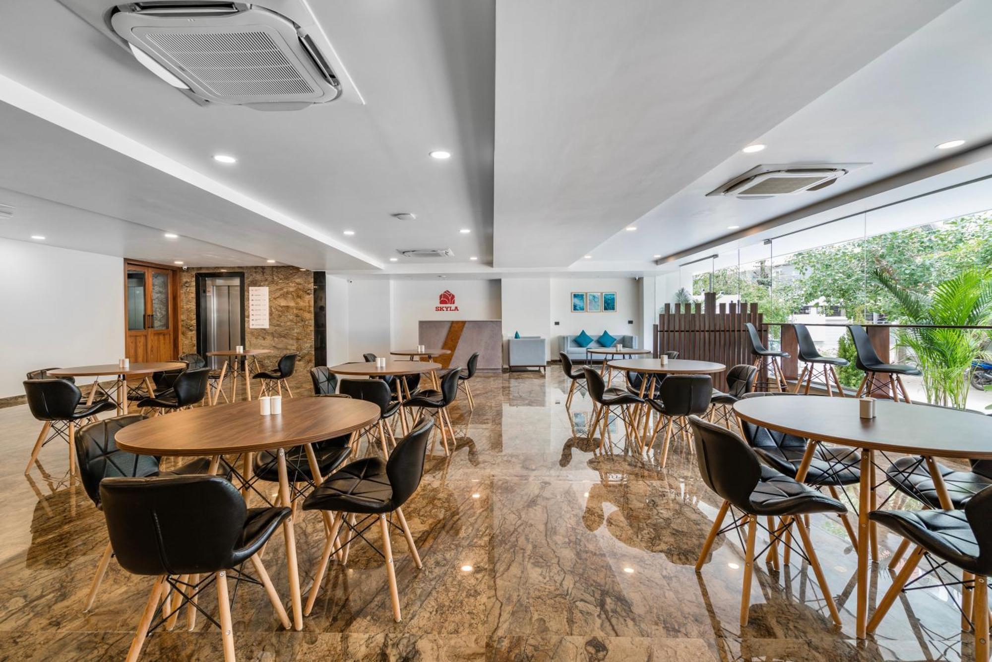 Skyla Studios & Suites - Hitech City Haiderabad Buitenkant foto